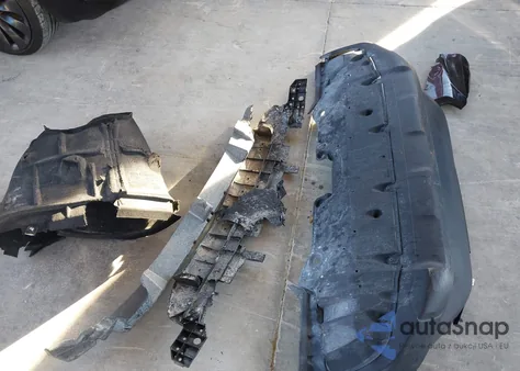 2021 Toyota Rav4 Xle z USA, uszkodzony, nr VIN 2T3W1RFV8MC165103